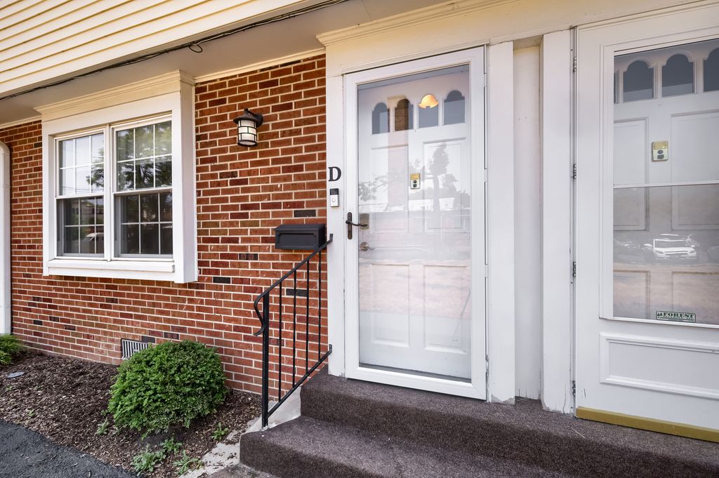 415 Park Avenue D, River Forest, IL 60305
