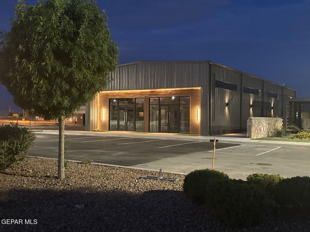 12370 Pine Springs, B, El Paso, TX 79928