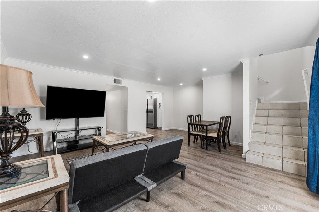 Image 10 of property listing at 1750 E Avenue Q14, Palmdale, CA 93550