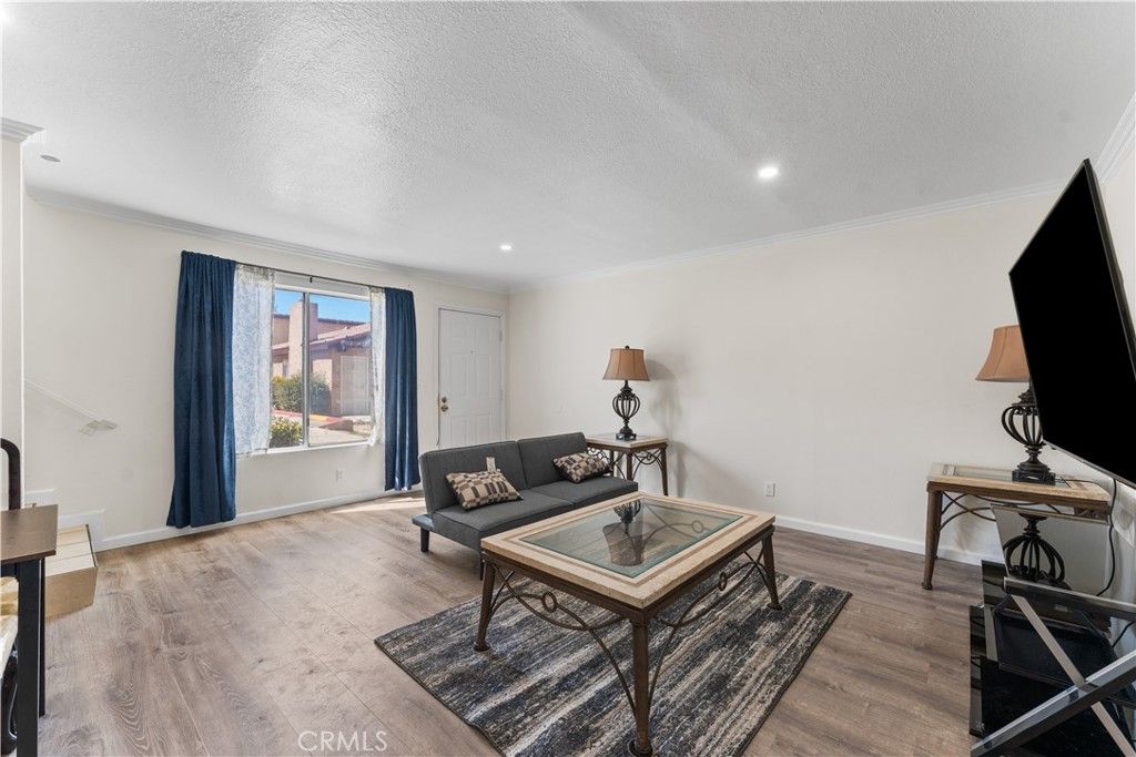 Image 12 of property listing at 1750 E Avenue Q14, Palmdale, CA 93550