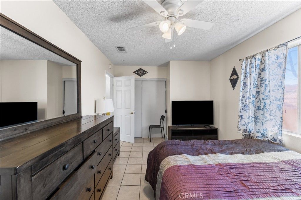 Image 25 of property listing at 1750 E Avenue Q14, Palmdale, CA 93550