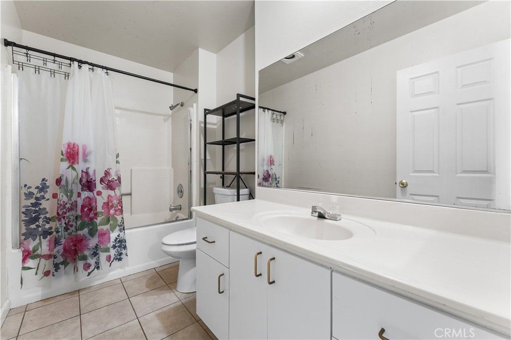 Image 28 of property listing at 1750 E Avenue Q14, Palmdale, CA 93550