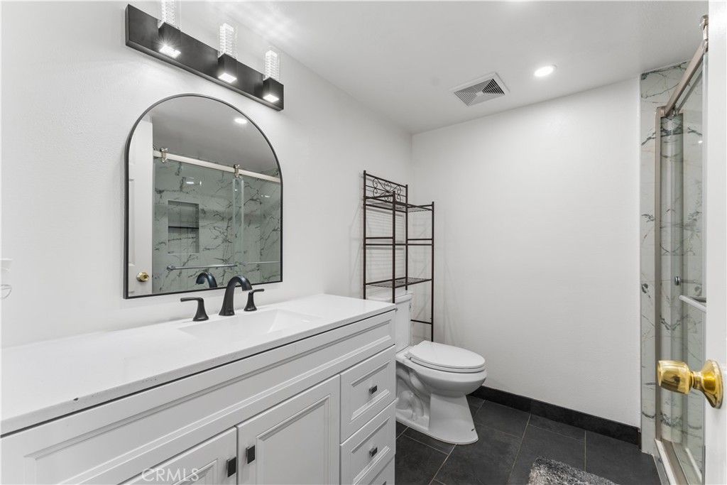 Image 30 of property listing at 1750 E Avenue Q14, Palmdale, CA 93550