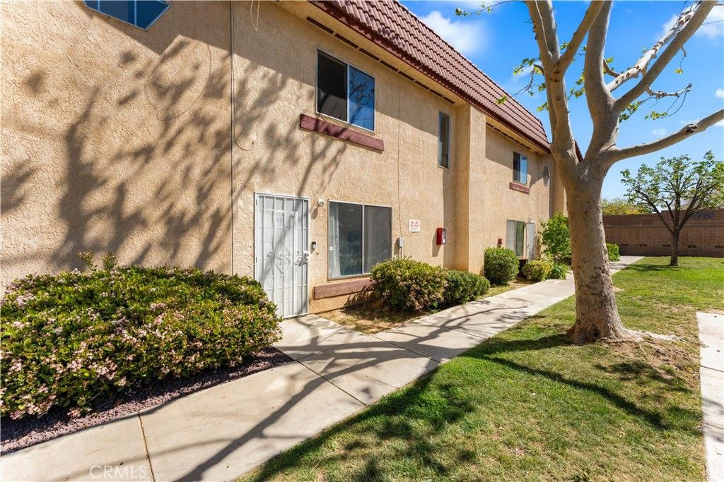 Image 35 of property listing at 1750 E Avenue Q14, Palmdale, CA 93550