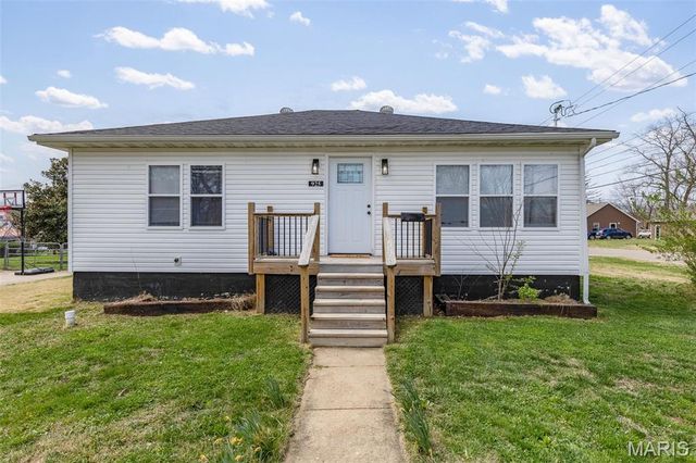 925 Moorland Street, Farmington, MO 63640