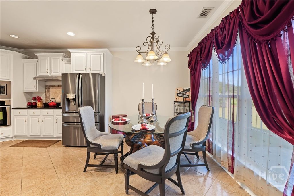 Image 18 of property listing at 12 Bluegrass Lane, Savannah, GA 31405