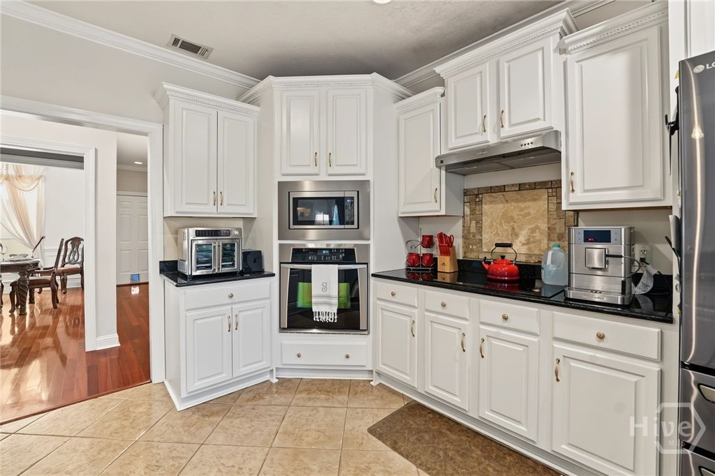 Image 21 of property listing at 12 Bluegrass Lane, Savannah, GA 31405