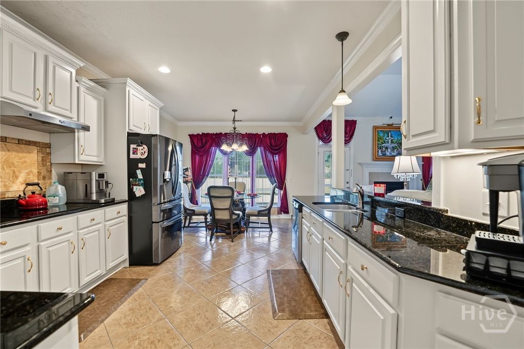 Image 22 of property listing at 12 Bluegrass Lane, Savannah, GA 31405