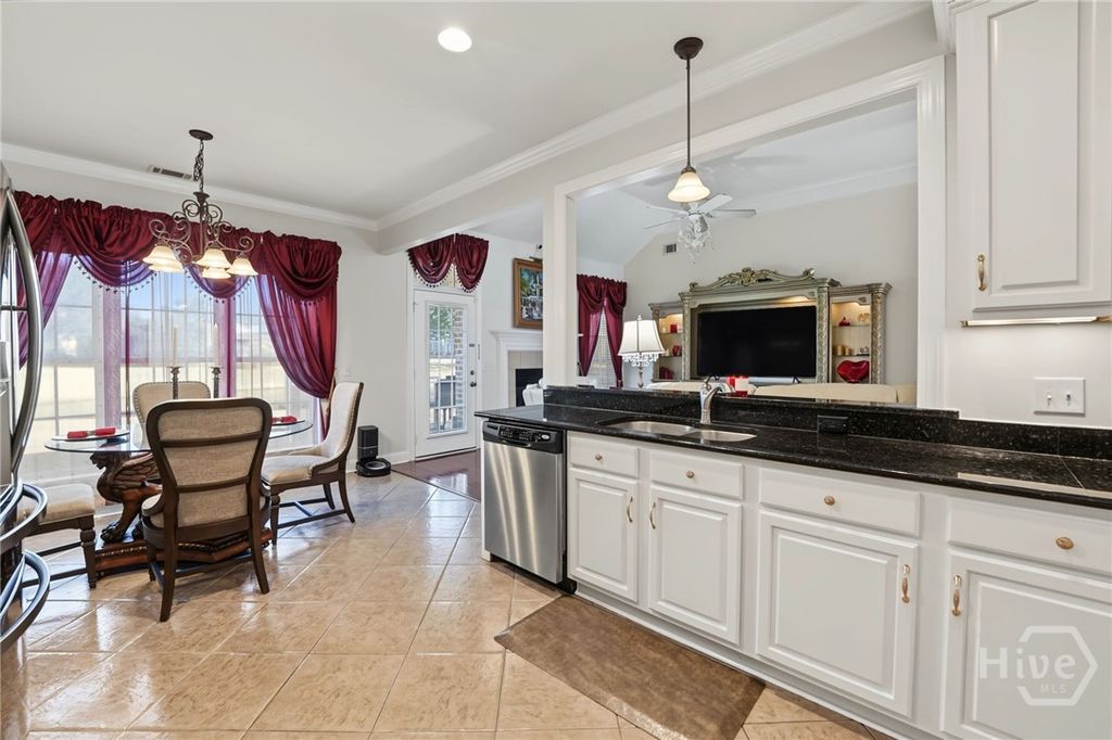 Image 23 of property listing at 12 Bluegrass Lane, Savannah, GA 31405