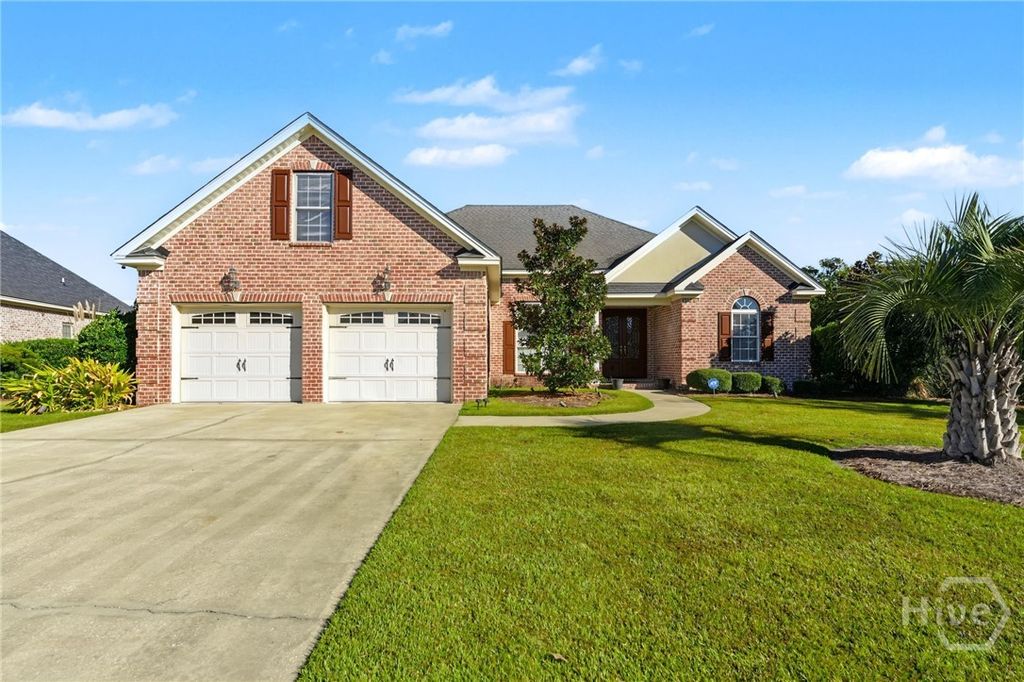 Image 4 of property listing at 12 Bluegrass Lane, Savannah, GA 31405