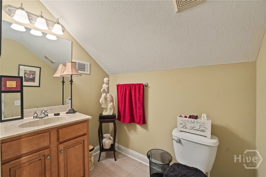 Image 40 of property listing at 12 Bluegrass Lane, Savannah, GA 31405