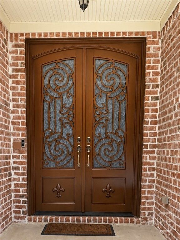 Image 7 of property listing at 12 Bluegrass Lane, Savannah, GA 31405