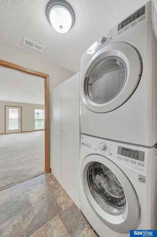 8976 Buckshot Road, Lincoln, NE 68507