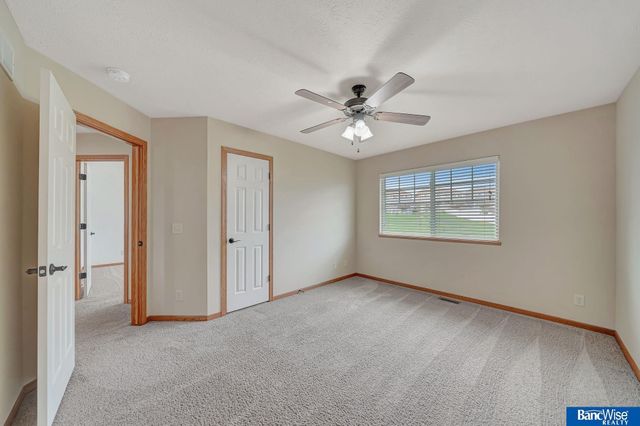 8976 Buckshot Road, Lincoln, NE 68507