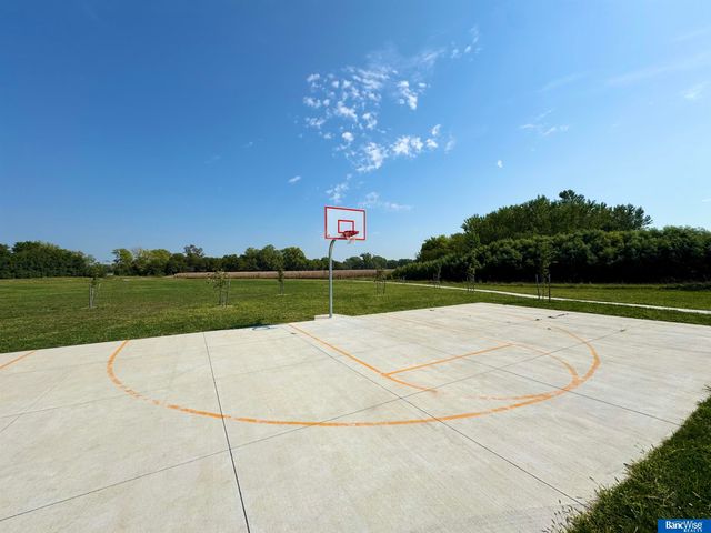 8976 Buckshot Road, Lincoln, NE 68507