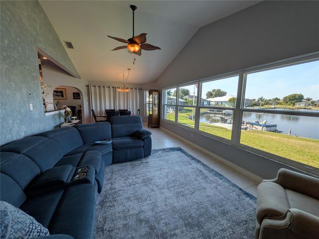 12725 SW KINGS ROW, Lake Suzy, FL 34269