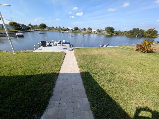 12725 SW KINGS ROW, Lake Suzy, FL 34269