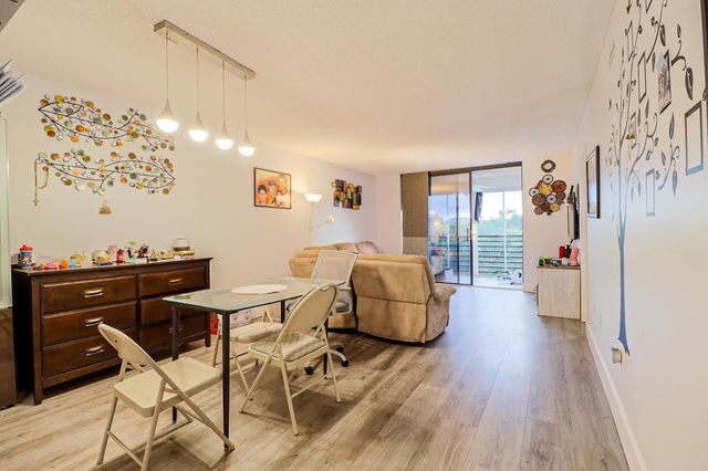 1100 Colony Point Circle Circle 415, Pembroke Pines, FL 33026