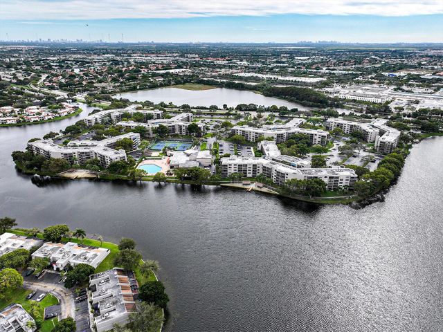 1100 Colony Point Circle Circle 415, Pembroke Pines, FL 33026