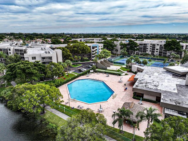 1100 Colony Point Circle Circle 415, Pembroke Pines, FL 33026