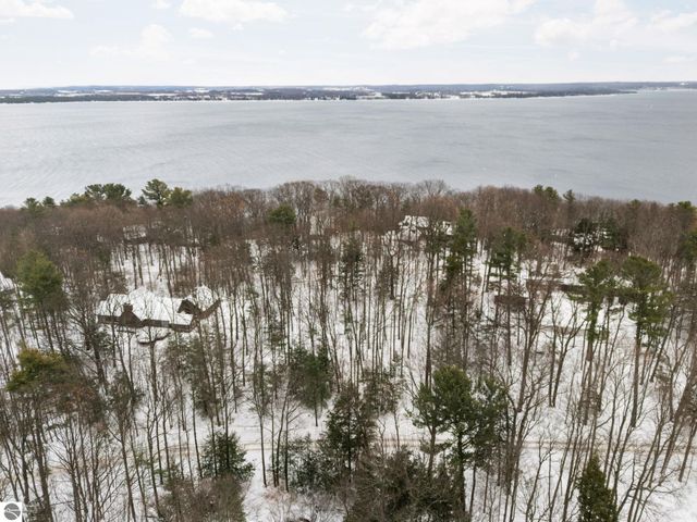 3019 Ishpeming Trail, Traverse City, MI 49686