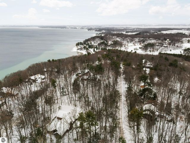 3019 Ishpeming Trail, Traverse City, MI 49686