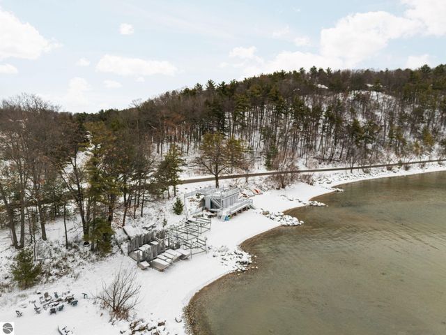3019 Ishpeming Trail, Traverse City, MI 49686