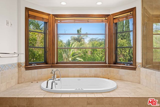 119 N Maple Drive, Beverly Hills, CA 90210
