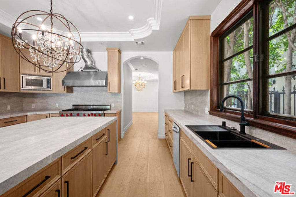 119 N Maple Drive, Beverly Hills, CA 90210