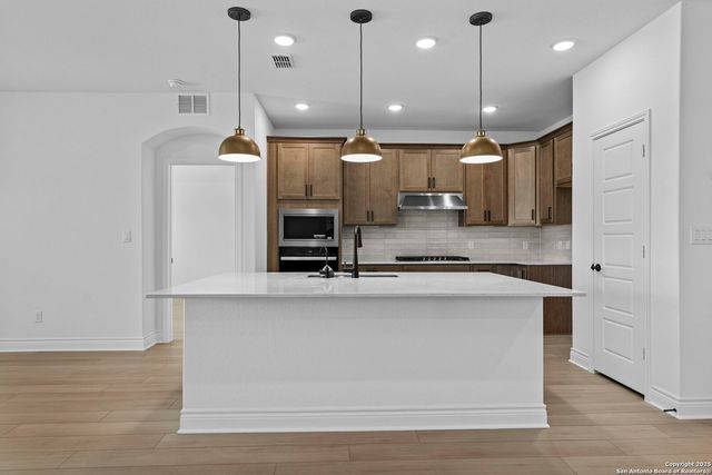 11351 Lone Ranger, San Antonio, TX 78254