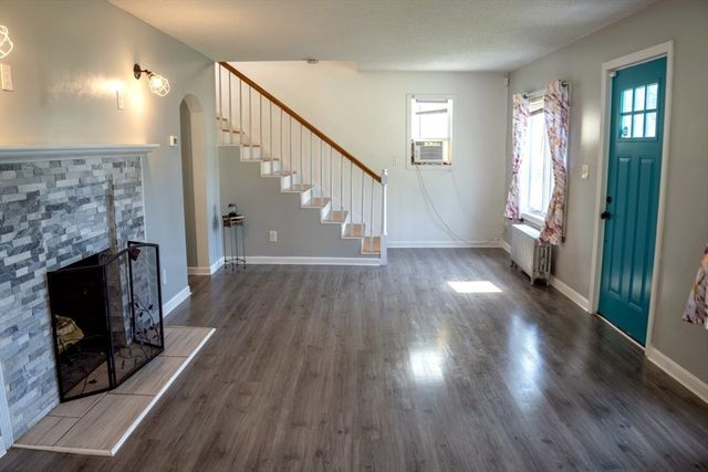 1388 Bay St, Springfield, MA 01109