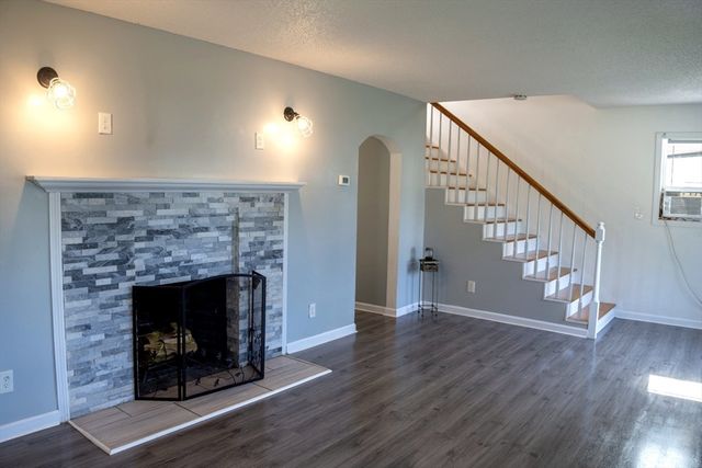 1388 Bay St, Springfield, MA 01109