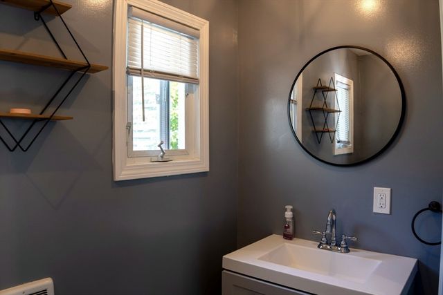 1388 Bay St, Springfield, MA 01109