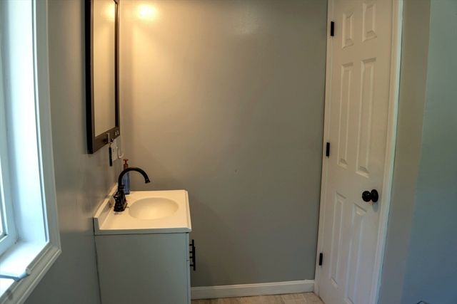 1388 Bay St, Springfield, MA 01109
