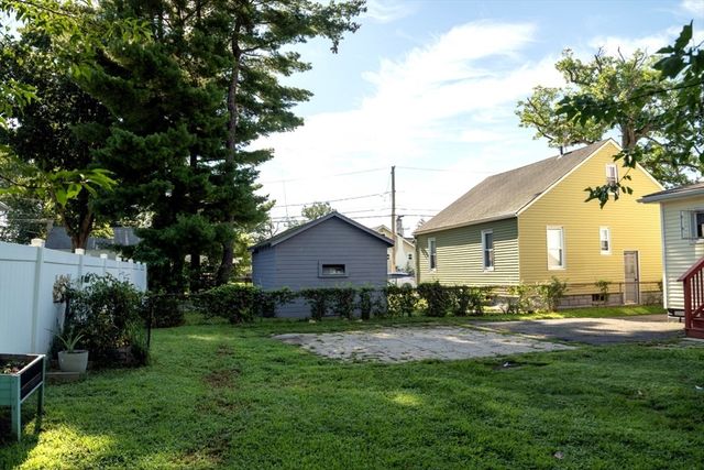 1388 Bay St, Springfield, MA 01109