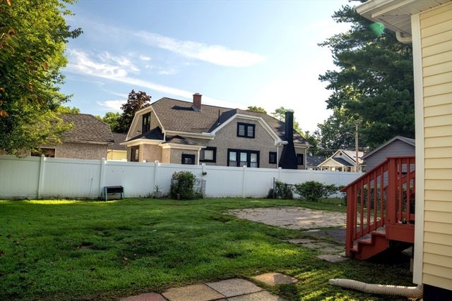 1388 Bay St, Springfield, MA 01109