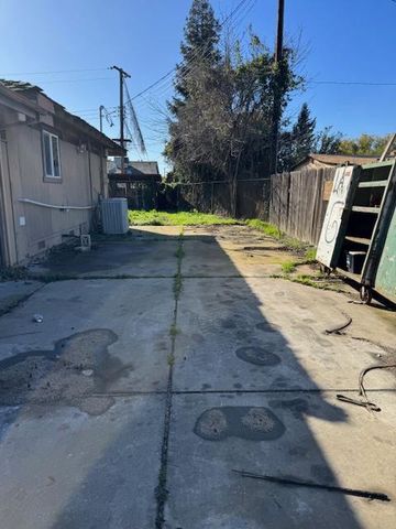 8770 Gerber Rd, Sacramento, CA 95828