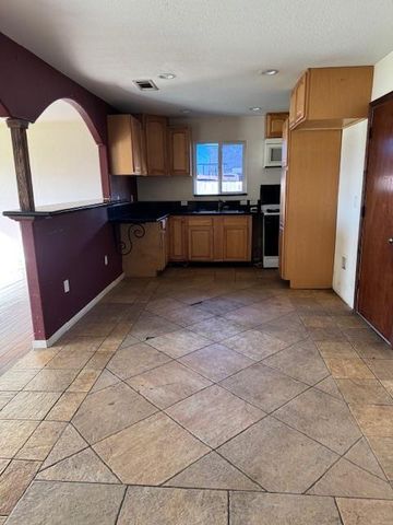 8770 Gerber Rd, Sacramento, CA 95828