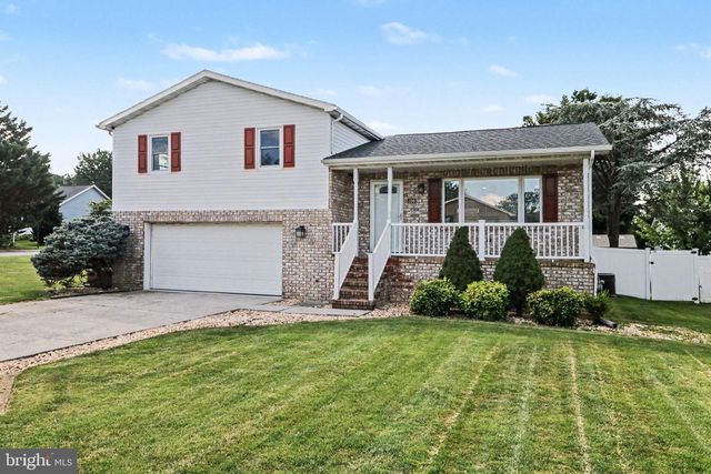 100 AMANDA AVE, Hanover, PA 17331