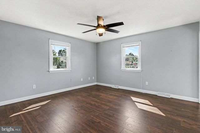 100 AMANDA AVE, Hanover, PA 17331