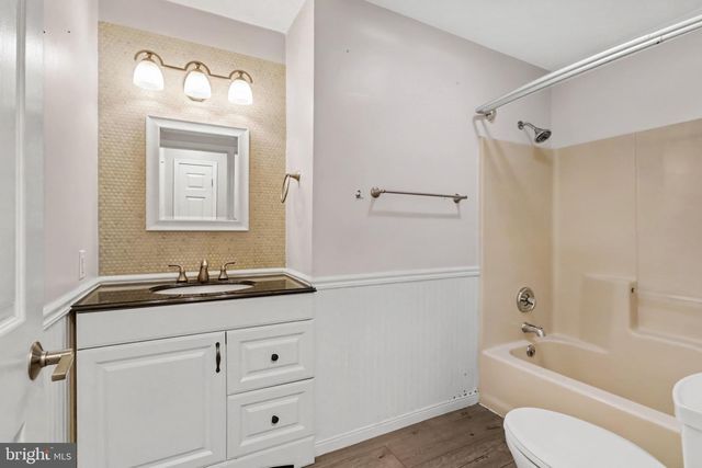 100 AMANDA AVE, Hanover, PA 17331