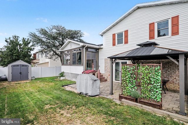 100 AMANDA AVE, Hanover, PA 17331