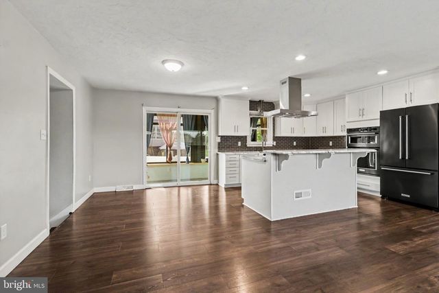 100 AMANDA AVE, Hanover, PA 17331