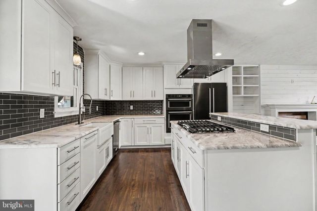 100 AMANDA AVE, Hanover, PA 17331