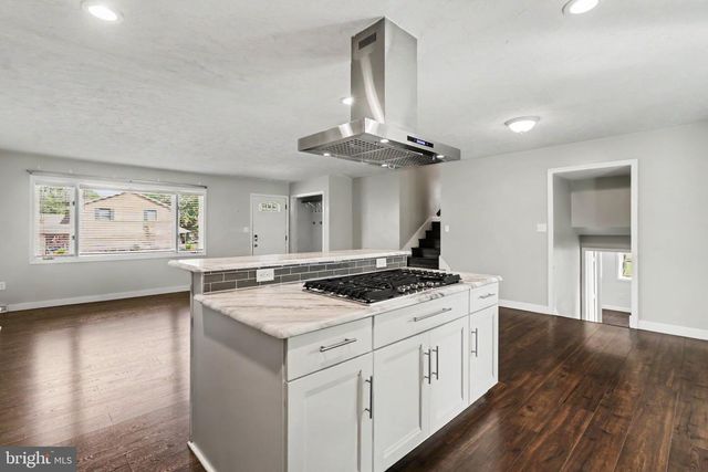 100 AMANDA AVE, Hanover, PA 17331