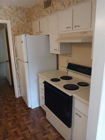 7456 E Northwest Highway H 125, Dallas, TX 75231