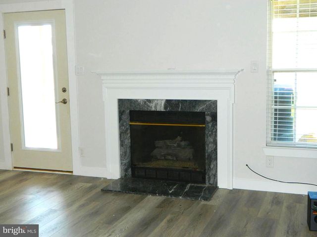 82 PEBBLE LN, Blackwood, NJ 08012