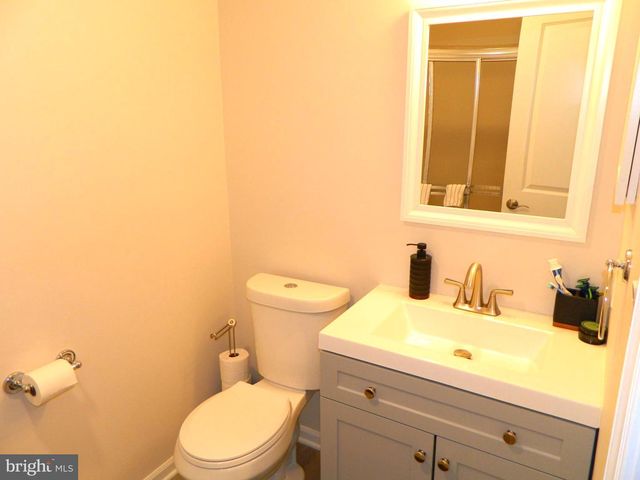 82 PEBBLE LN, Blackwood, NJ 08012