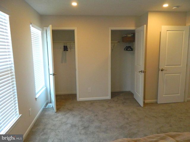 82 PEBBLE LN, Blackwood, NJ 08012