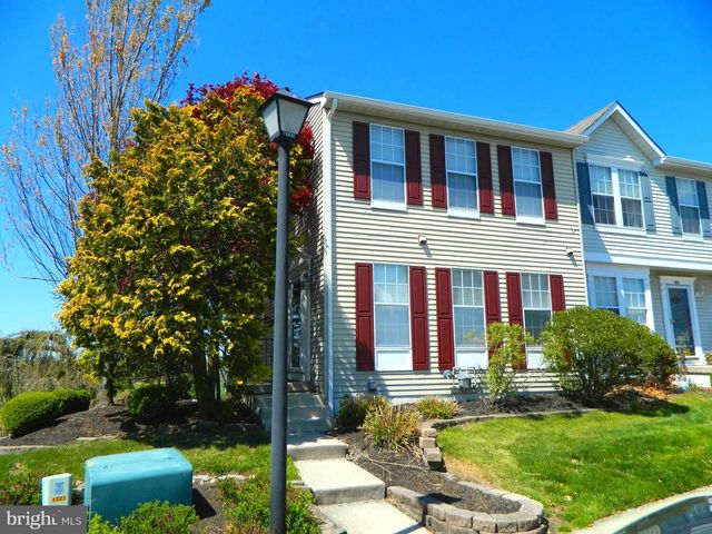 82 PEBBLE LN, Blackwood, NJ 08012